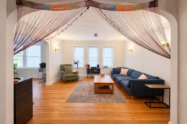 Photo - 6420 N Newgard Ave Unidad 1E