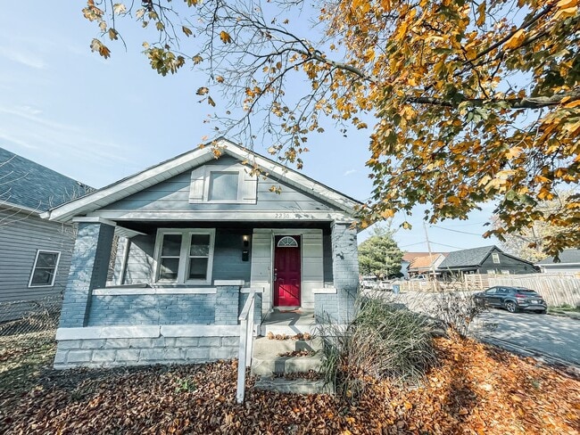 Building Photo - 2230 Woodlawn Ave Rental