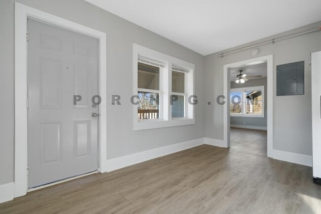 Photo - 907 Maple Ave SE Unit 1