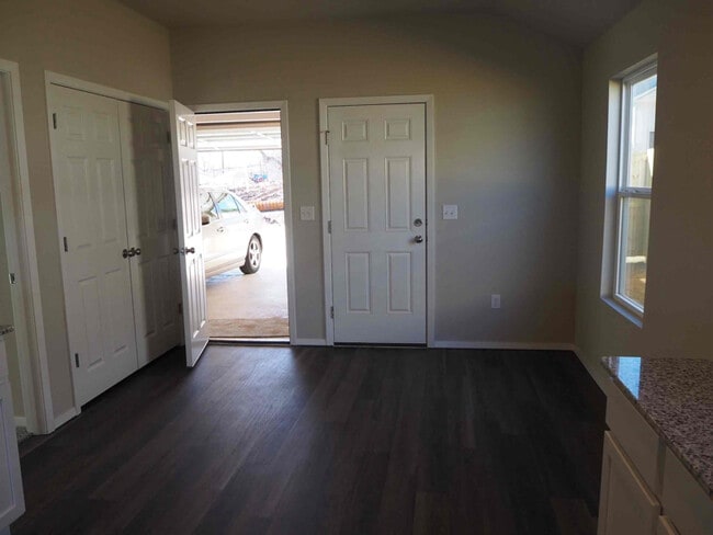 Photo - 1039 S Nighthawk Ln