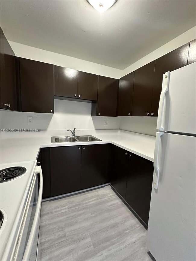 Photo - 1825 W 56th St Unit 410