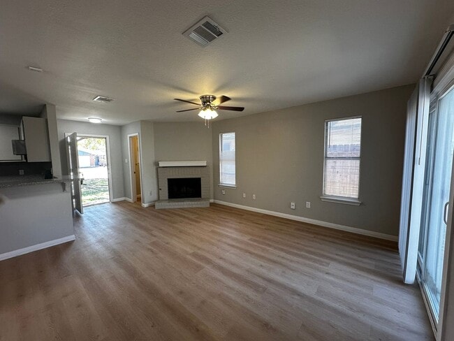 Photo - Ginder Properties2 (2906 Kestrel Dr) Unit A