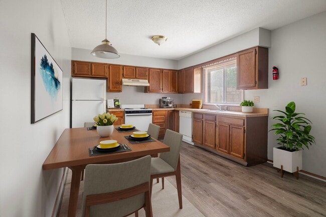 Building Photo - Spacious Rooms, fireplace and patio Unit 3909-3