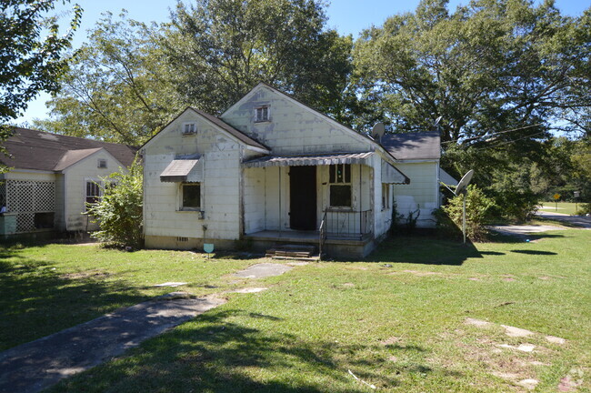 Building Photo - 2930 Walnut Ave Rental