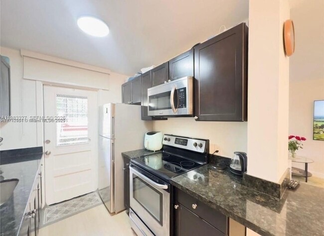 Photo - 1120 NE 10th St Unit 2