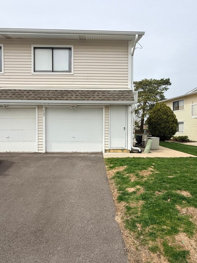 Building Photo - 722 Whitesail Dr