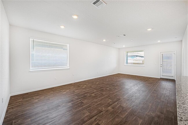 Photo - 121 Mackinac Ln