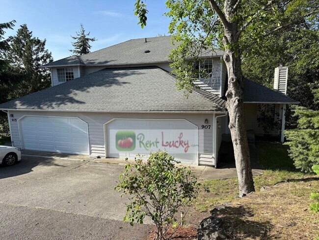 Cute Duplex with Attached Garage in Brown'... - Cute Duplex with Attached Garage in Brown'... Casa