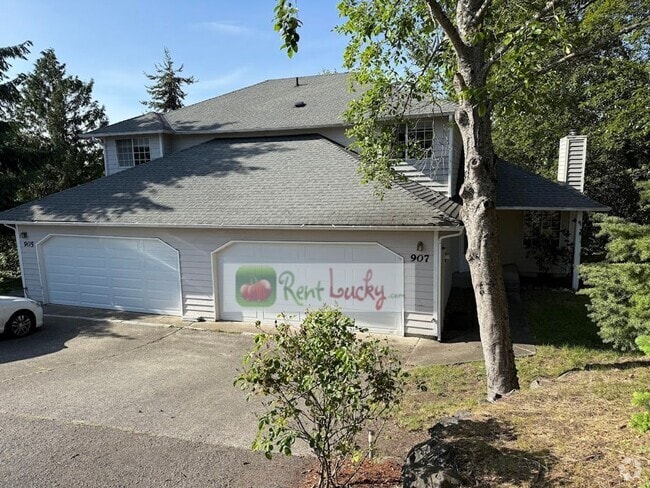 Building Photo - Cute Duplex with Attached Garage in Brown'... Rental