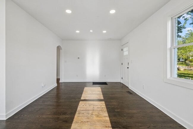 Photo - 902 Broadmoor Dr