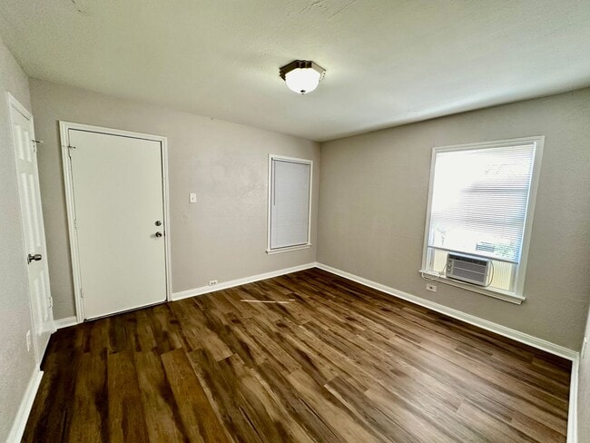 Photo - Spacious 3 bed/1 bath rental - Available Now!
