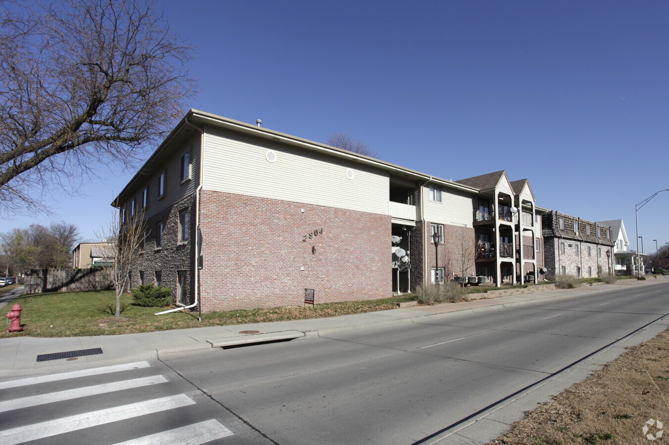 Vine Street Apartments - Vine Street Apartments