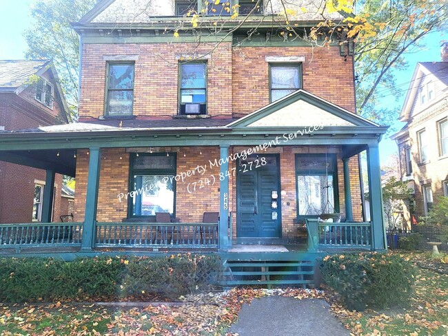 Building Photo - 345 Iroquois Pl Unit 3