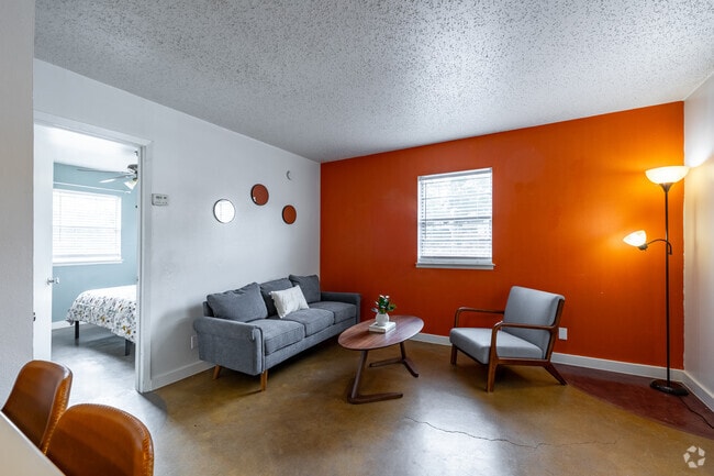 1BR, 1BA - 565SF - Living - Vintage Pads Apartments