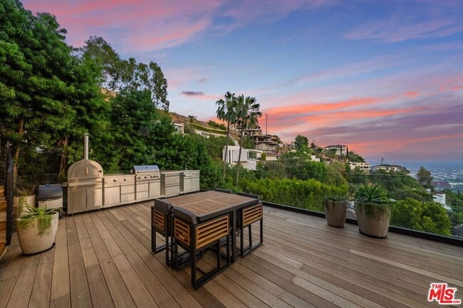 Photo - 8800 Hollywood Blvd