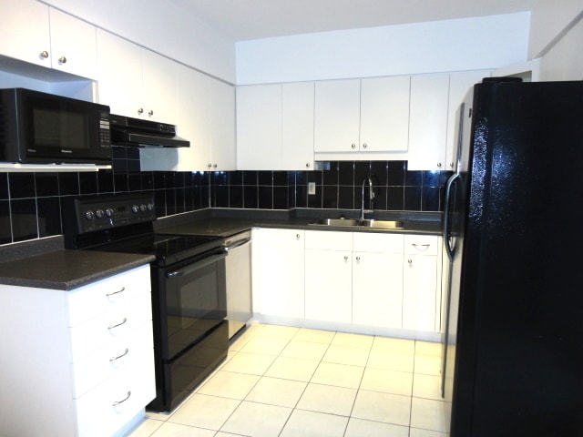 Photo - 327 Wolverleigh Blvd