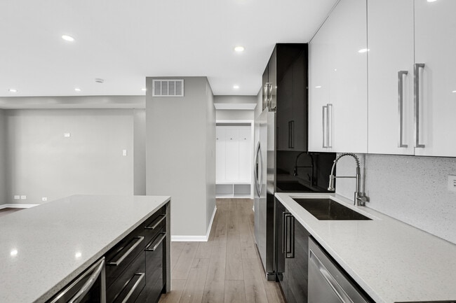 Photo - 3950 N Lake Shore Dr Unit 2016C