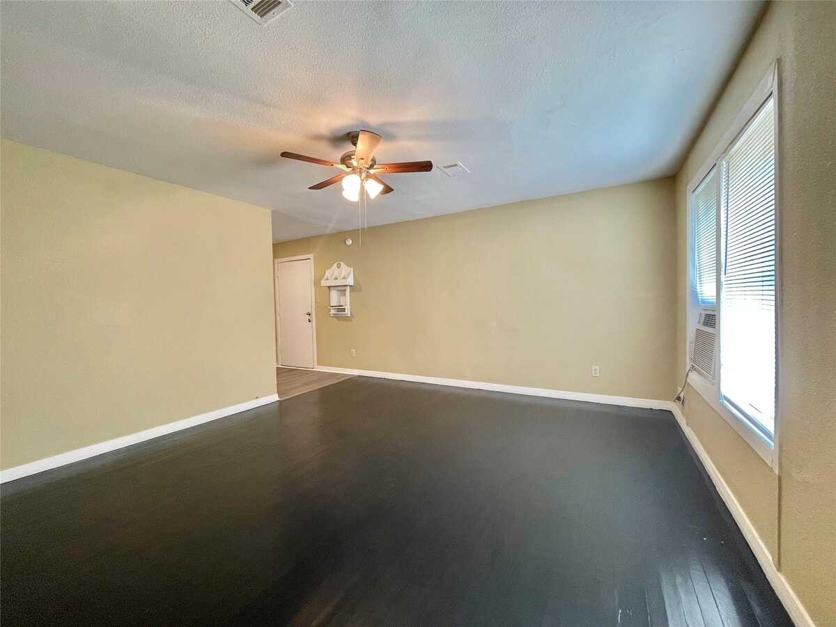 Photo - 611 N Avenue D