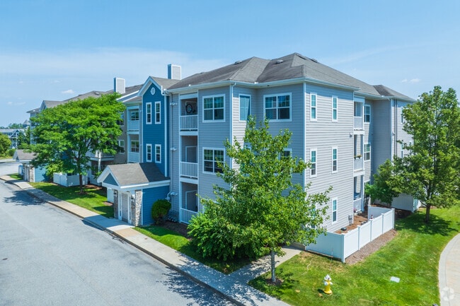 Building Photo - The Commons at Drum Hill Rental