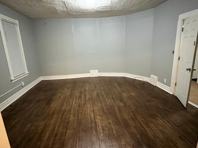 Studio - 719 3rd St SW Unidad 1