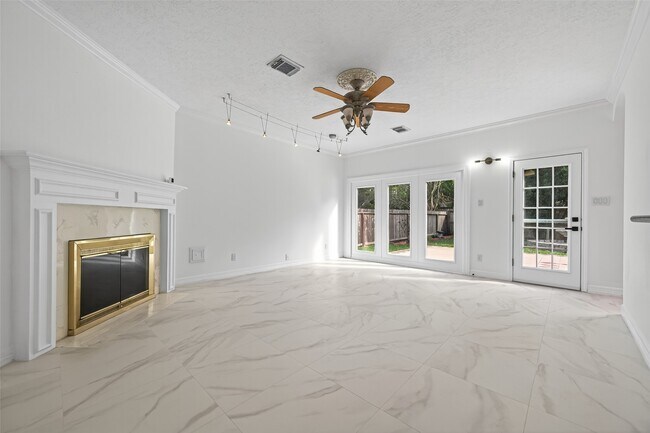 Photo - 2431 Parkwood Ln