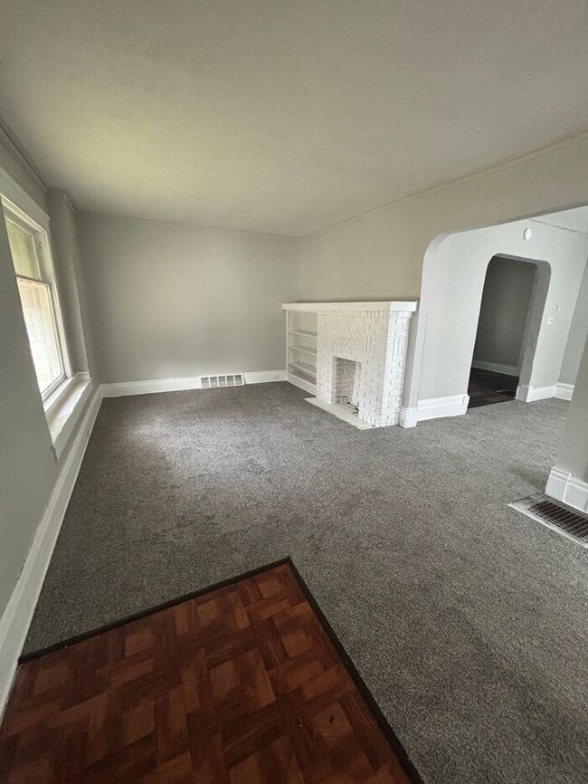 Photo - Stunning 4 beds 1 bath in Cleveland!