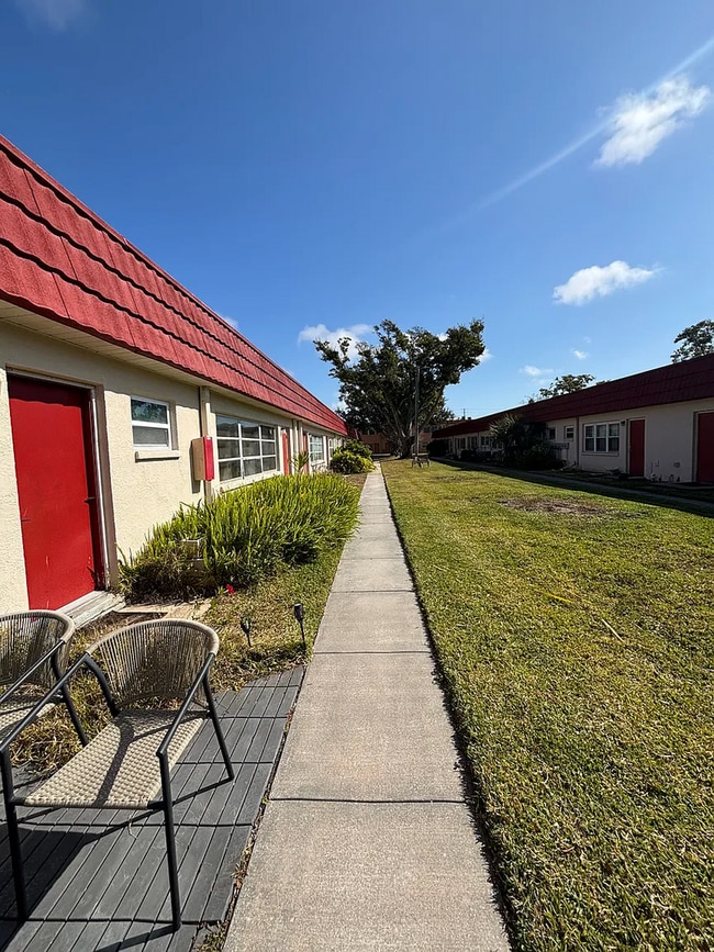 Photo - Move in Ready! Sunshine & Comfort in the Heart of St. Pete - 2bed|2bath