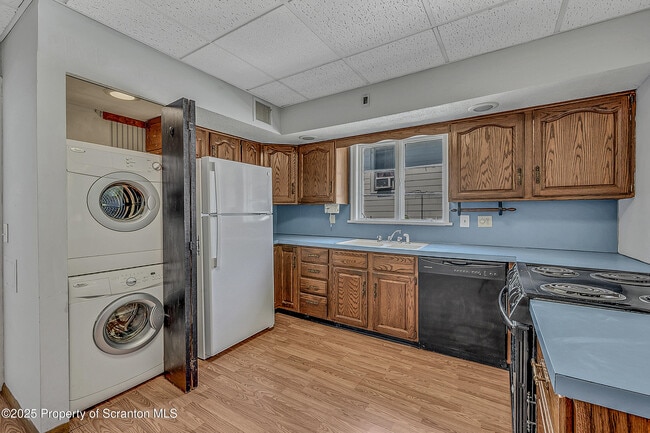 Photo - 176 Johnson St