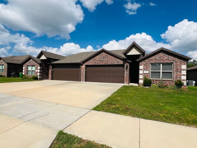 Building Photo - 522 Vee St