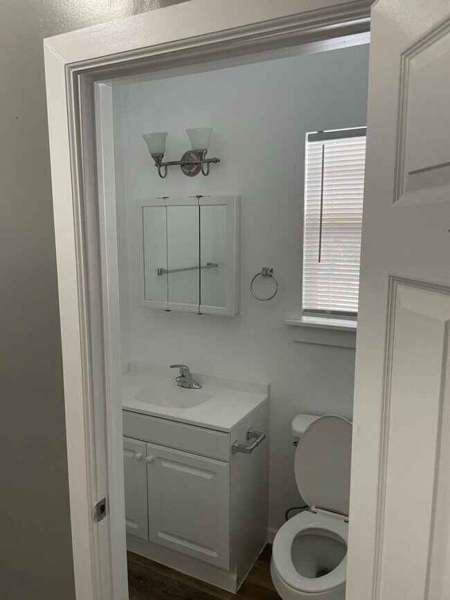 Photo - 779 Seymour Ave