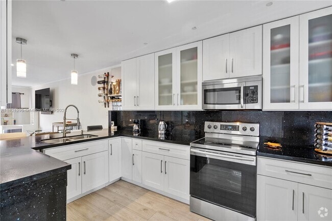 Building Photo - 3750 NW 115th Ave Unit 2-5 Rental