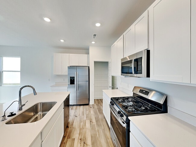 Photo - 758 Felix Dr