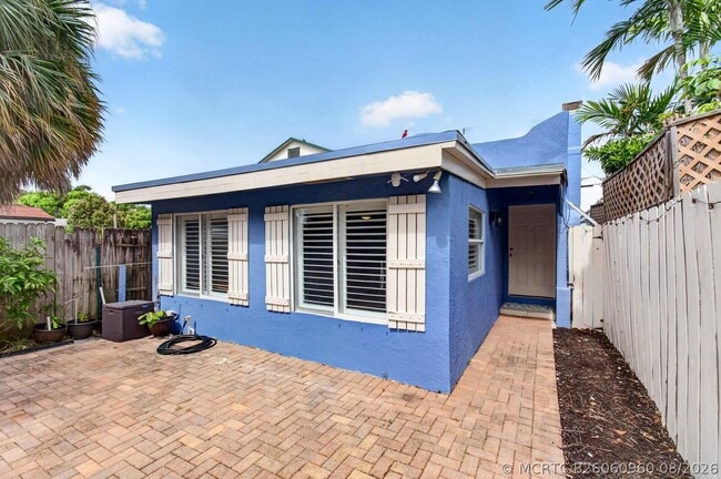 Photo - 227 N M St