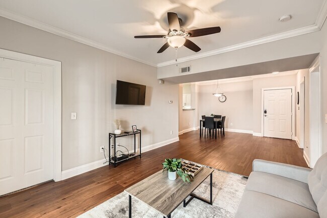 Photo - 215 North Avenue NE Unidad SI FL6-ID1612666P