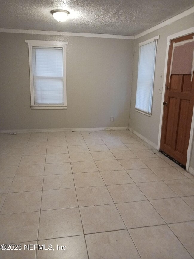 Photo - 1037 Detroit St