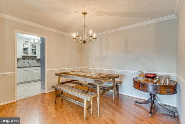 Photo - 5904 Mt Eagle Dr Unidad 903