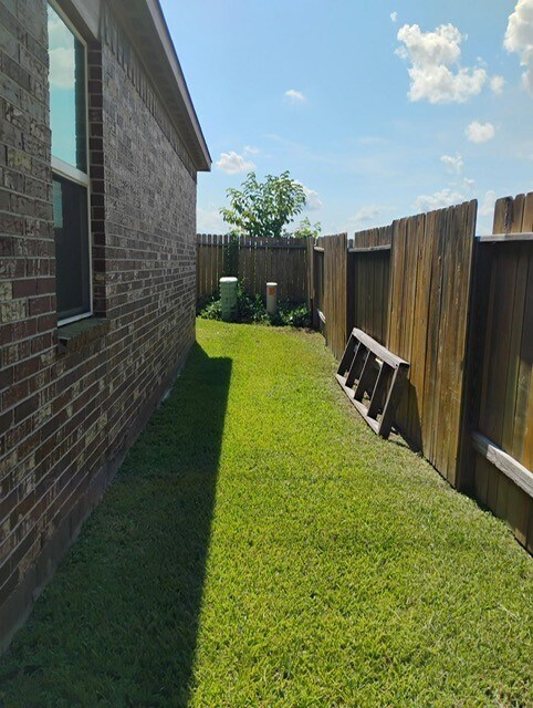 Photo - 220 Elm Patch Dr