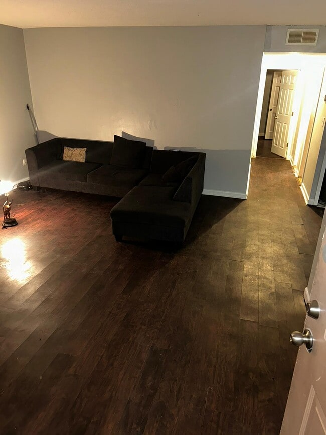Building Photo - 1521 Camelot Dr Rental