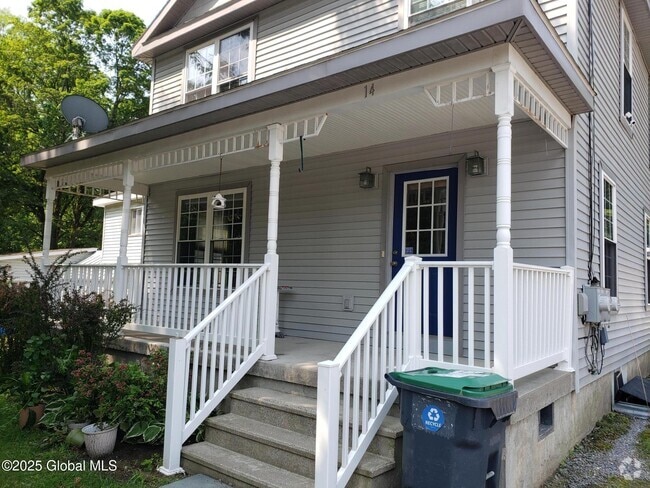 Building Photo - 14 Marion Ave Unit 1 Rental