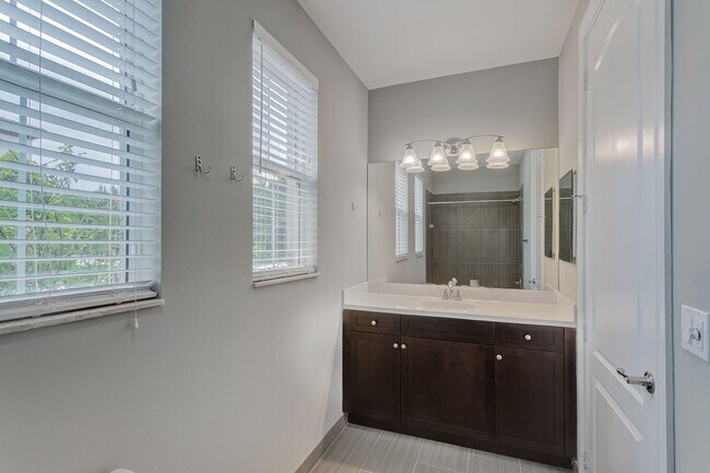 Photo - 122 Diamante Way