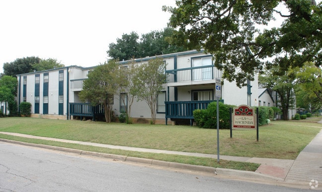 Photo - La Hacienda Apartments