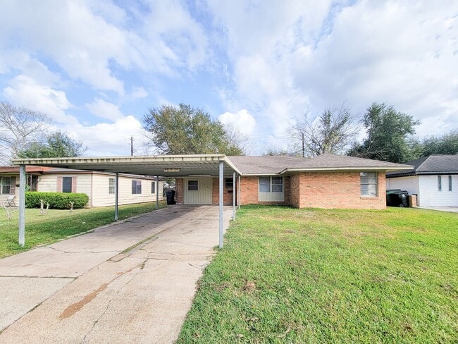 Building Photo - Nice 3 bedroom home that is conveniently situated near local stores and easy access to us 288. Th...