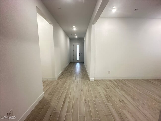 Photo - 350 Tigullio Ave