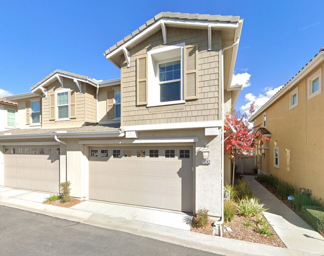 Exclusive, 3 bedroom townhome in sought-af... - Exclusive, 3 bedroom townhome in sought-af...