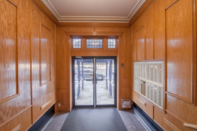 Photo - 2068 Rue Sherbrooke O Unit 15