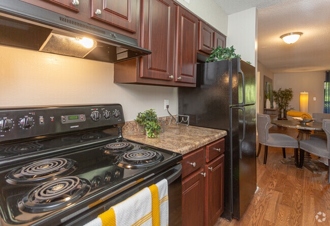 2BR, 1BA - 1,047 SF