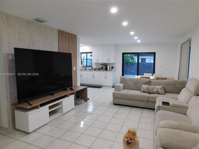 Photo - 330 NW 43rd Pl