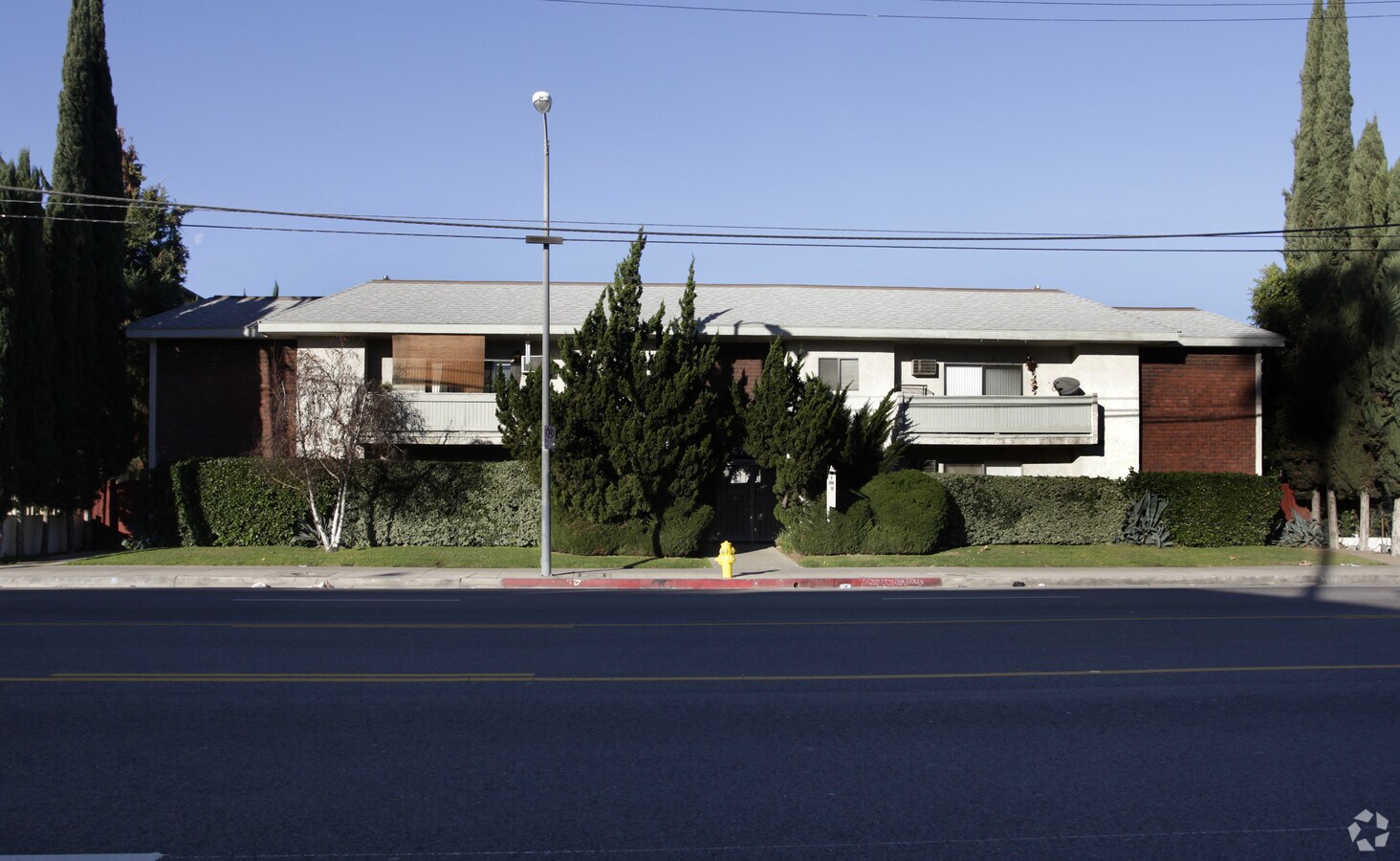 6167 Reseda Blvd - 6167 Reseda Blvd
