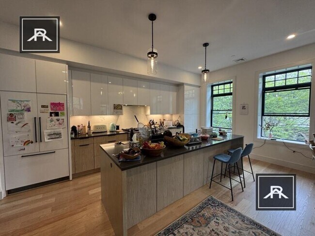 3 bedroom in Brookline MA 02445 - 3 bedroom in Brookline MA 02445 Condo Unit 3