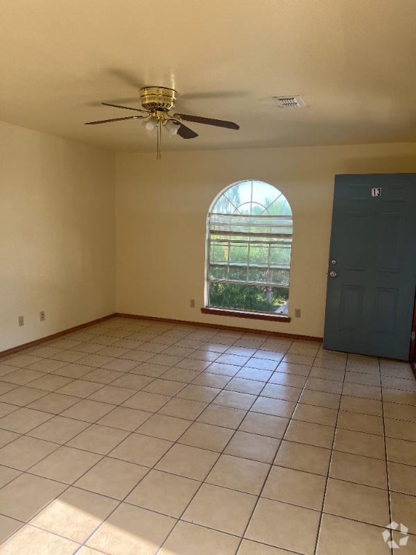 Building Photo - 1000 Wild Rose Ln Rental